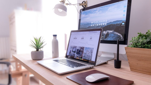 Pros and Cons of Using Photography on a Website